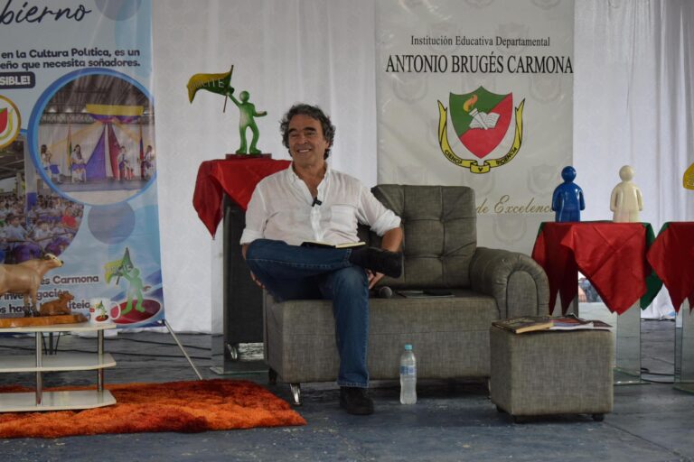 FiloGenios, Escuela de Formación Política, Sergio Fajardo en Santa Ana, cambio en la cultura política, honestidad en política