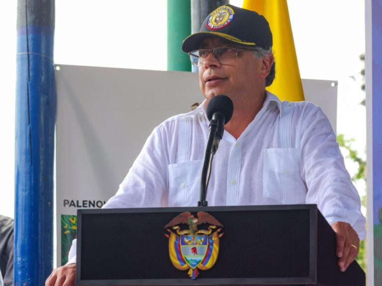 El presidente revela desfalco en el sistema de regalías y destaca la falta de servicios básicos como resultado de la corrupción