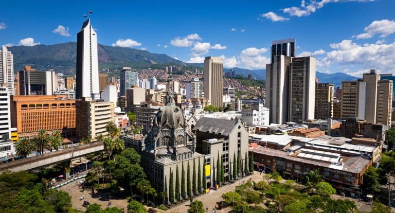 ciudad-edificios-hotel-nutibara-medellin-colombia