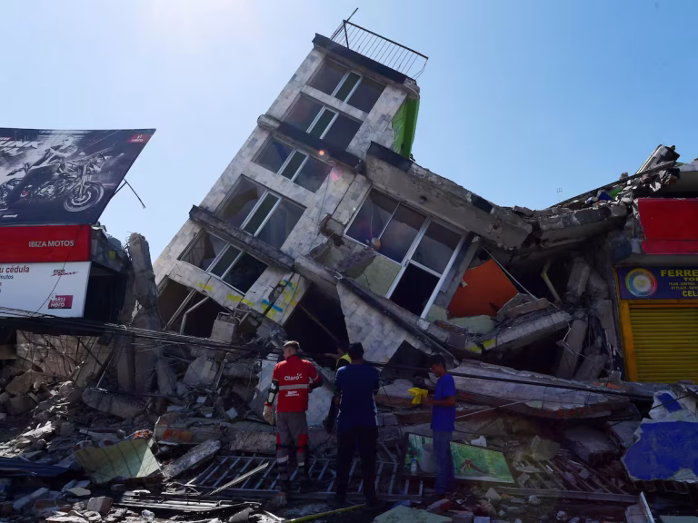 decenas-de-edificios-se-derrumbaron-en-distintas-BRXFB4YUYVFHTHOHKQANFF3X4U